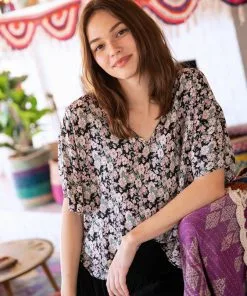 Natural Life CLOTHES Easy V-Neck Top